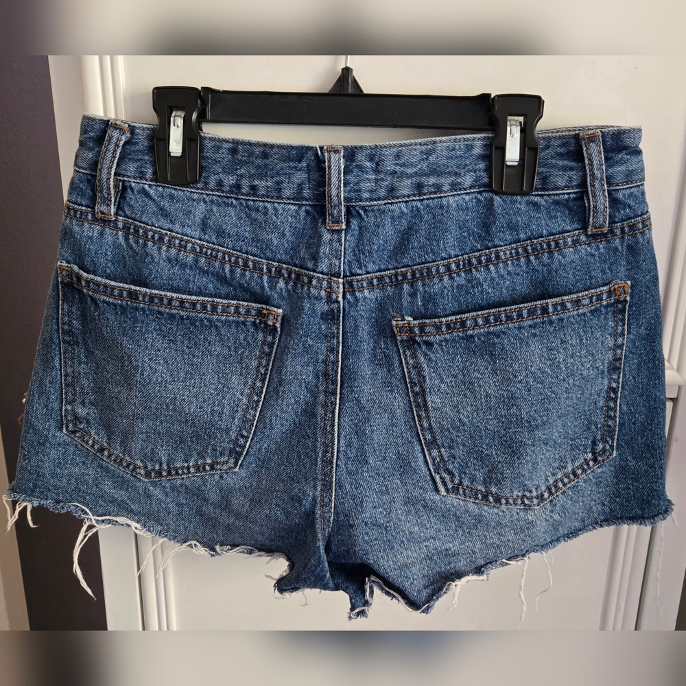 Forever 21 Denim Shorts with Cutout Faux Gem Heart Size 27 - Picture 6 of 9